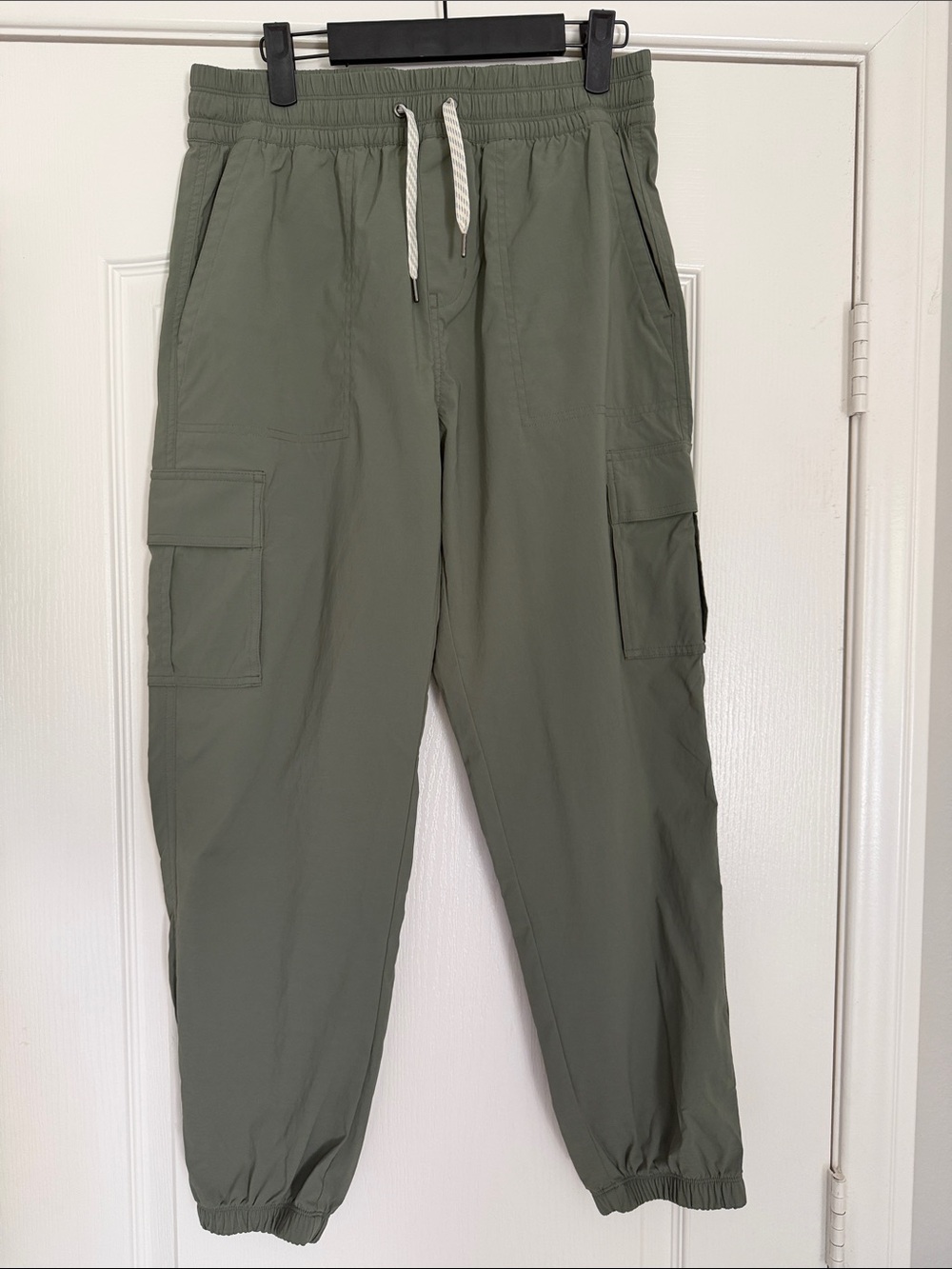 Vuori Olive Green Cargo Jogger Pants - women